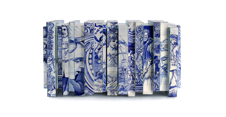 “Esta versión de aparador Heritage presenta un número de capas distintas, cada una con su propia historia. En las distintas capas se encuentran pinturas de diversos azulejos inspirados en diferentes períodos de la historia de Portugal.”