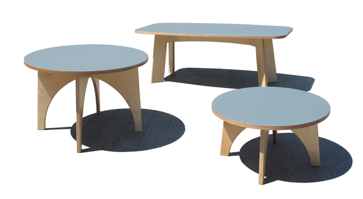 “Estas mesas, de madera y sobre con acabado de linóleo, son piezas versátiles y funcionales Se adaptan a cualquier uso dentro de la vivienda.”