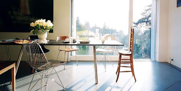 “La A-Table es uno de los muebles de líneas puras que llevaron a Maarten Van Severen a la fama y que se convirtieron en su distintivo.”
