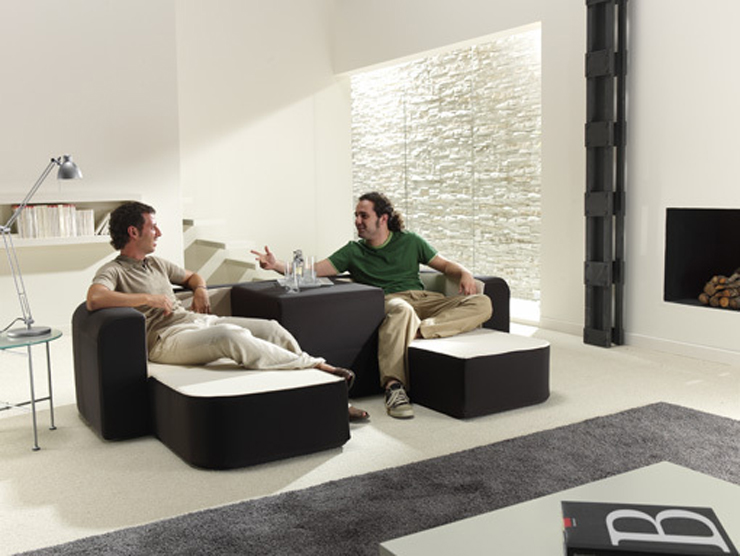 “Este sofá bautizado como Café & Leche, no es más que otra magnífica idea para minis apartamentos.”
