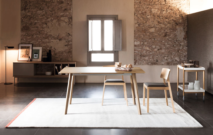 “El estudio valenciano Culdesac ha diseñado para la firma de mobiliario de diseño contemporáneo Punt Mobles la mesa Transalpina.”