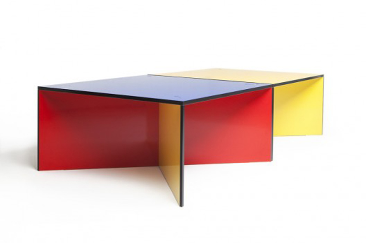 “NZELA es una robusta mesa modular creada por el estudio de diseño KAYIWA y fabricada en contrachapado de abedul Grado A.”
