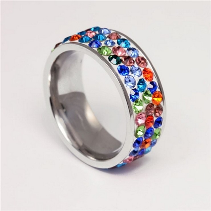 “UTTU es la tienda online española especializada en joyas hechas con Swarovski Elements y plata de ley”