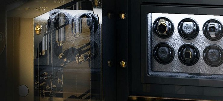 "La caja fuerte Knox Private Collection by Boca do Lobo - Es notable cómo funciona el método de seguridad por fuera, y al abrir la puerta puedes verlo realmente operar a través del cristal situado en el interior de la puerta"