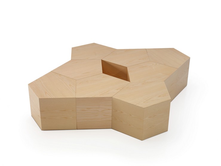 "La mesa Pent diseñada por Dsignio para Beltà se presenta como un puzzle con el que jugar a crear la forma que más se adapte a tus necesidades, las posibilidades son infinitas"